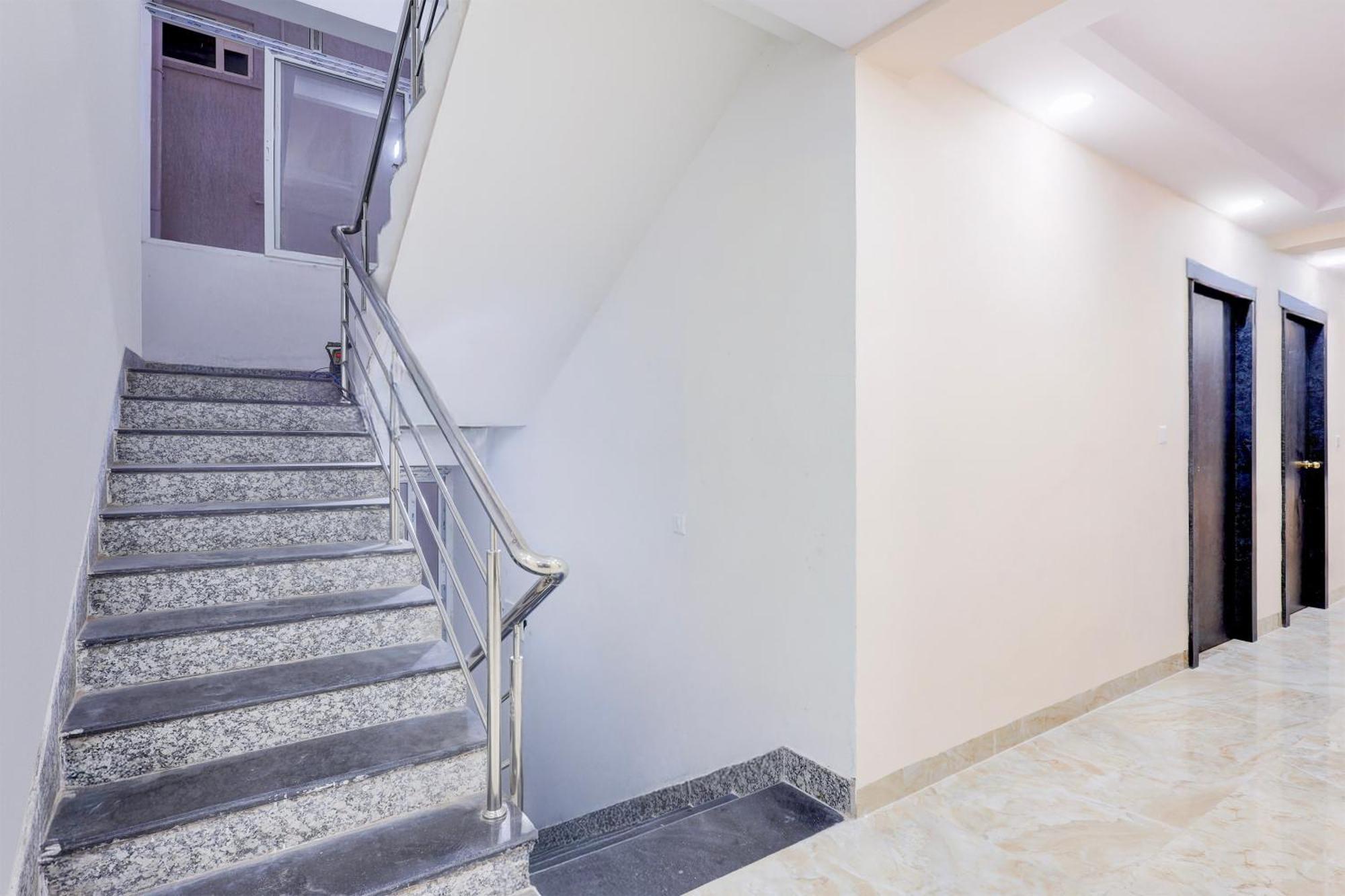 Super Townhouse Mvp Sector With Kailasagiri Hill View Pedda Waltair Экстерьер фото